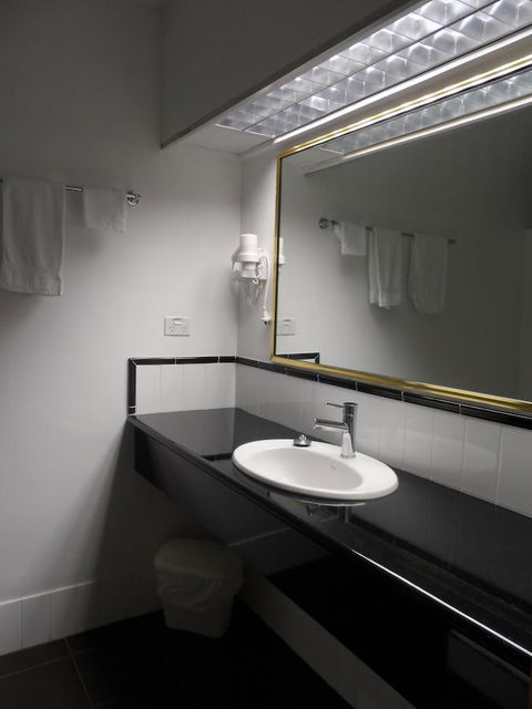 Commodore Regent - Accommodation Melbourne 23