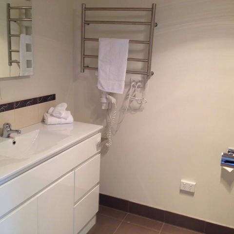 Commodore Regent - Accommodation Melbourne 9