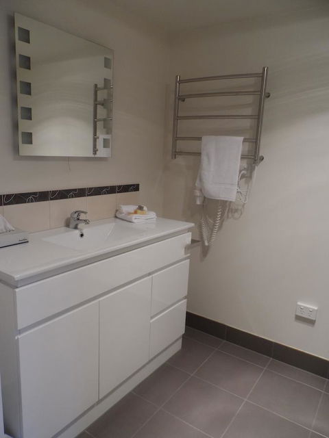 Commodore Regent - Accommodation Melbourne 26