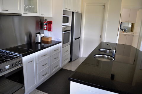 Belton Apartments-Hedge Cottage - Accommodation Melbourne 4