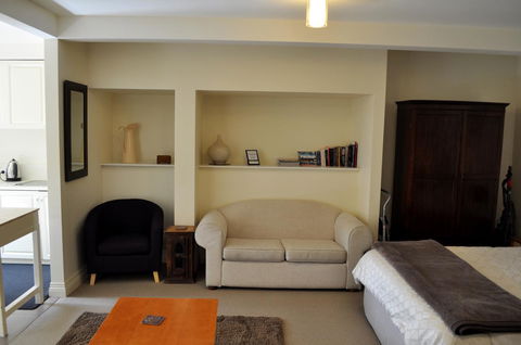Belton Apartments-Hedge Cottage - Accommodation Melbourne 6