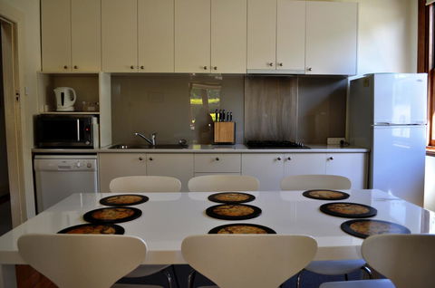 Belton Apartments-Hedge Cottage - Accommodation Melbourne 12