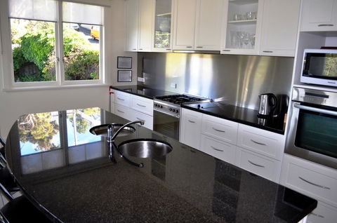 Belton Apartments-Hedge Cottage - Accommodation Melbourne 25