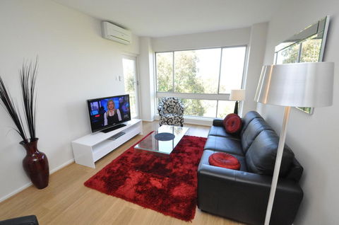 Neutral Bay Self-Contained Modern One-Bedroom Apartment (63BEN) - Accommodation Melbourne 1