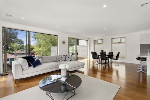 NEW Inner Melb Luxury Modern Grand Holiday House - Great Location, Wifi, Parking - Accommodation Melbourne 1