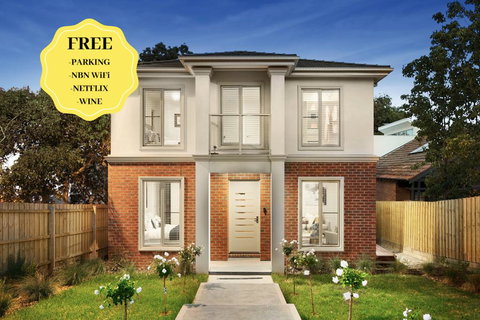NEW Inner Melb Luxury Modern Grand Holiday House - Great Location, Wifi, Parking - Accommodation Melbourne 0