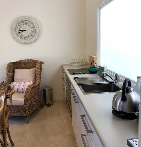 NEW: Tranquil Retreat -The Barn House Ingleside, Northern Beaches - Accommodation Melbourne 3