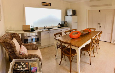 NEW: Tranquil Retreat -The Barn House Ingleside, Northern Beaches - Accommodation Melbourne 2