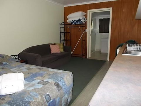 Oakridge Motel Tourist Park - Accommodation Melbourne 0