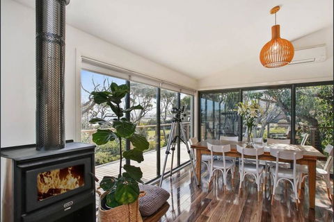 OCEAN ESCAPE - The Ultimate Luxury Beach House - Accommodation Melbourne 0