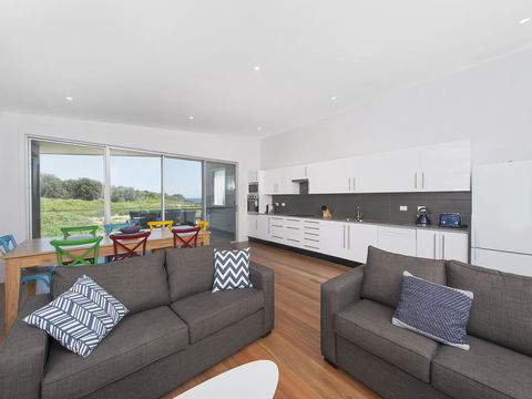 Ocean Views - Accommodation Melbourne 2