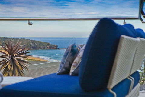 Ocean Vista Luxury Home At Curl Curl - Accommodation Melbourne 2