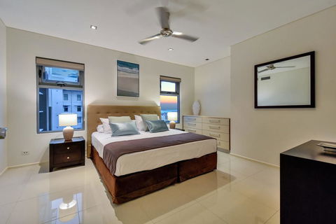 Oceana Darwin Central Oceanfront 3 Bedroom 2 Lounge Room Pool Gym Tennis Court Sleeps 9 - Accommodation Melbourne 1