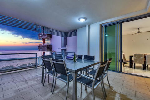 Oceana Darwin Central Oceanfront 3 Bedroom 2 Lounge Room Pool Gym Tennis Court Sleeps 9 - Accommodation Melbourne 2