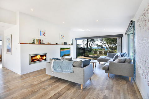 Oceanside @ Culburra - Pet Friendly Absolute Beachfront - Accommodation Melbourne 2