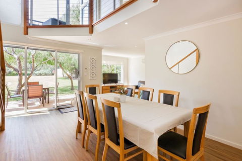 ON THE BEACH - Villa Over The Road From The Beach - Melbourne 4u 1