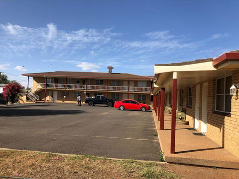 OVERLANDER MOTOR LODGE - Melbourne 4u 0
