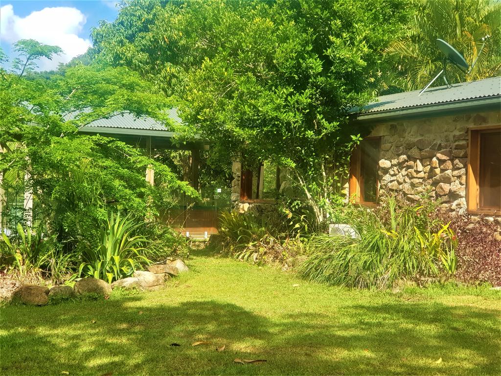 Palm Grove QLD Melbourne 4u