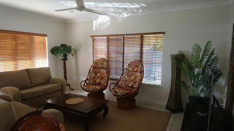 Palm Lakeside Holiday Home - Bowen, Whitsundays, Queensland - Accommodation Melbourne 2