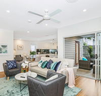 Park Avenue Townhouse Retreat Brisbane Sleeps 10 - Accommodation Melbourne