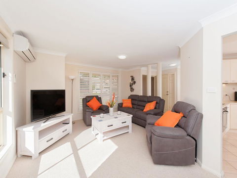 Pawprints, 123 Bagnalls Beach Road - Accommodation Melbourne 1