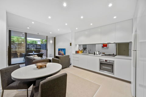 Peaceful, Water-side Retreat With Huge Courtyard. - Accommodation Melbourne 0