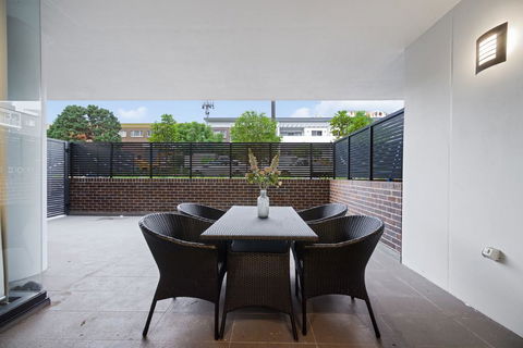 Peaceful, Water-side Retreat With Huge Courtyard. - Accommodation Melbourne 2