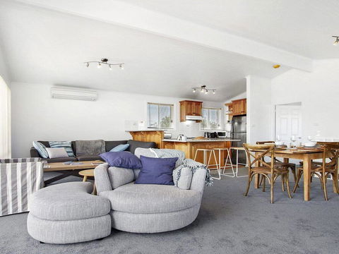 Penguin Cove - Relax On The Beach - Accommodation Melbourne 0