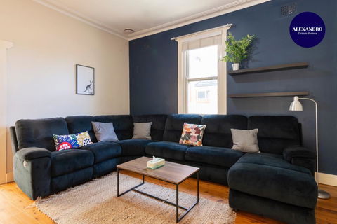 PET FRIENDLY FAMILY HOME WILLOUGHBY - Accommodation Melbourne 2