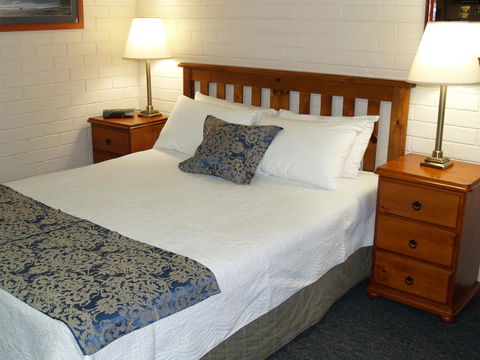 Pigeon House Motor Inn - Accommodation Melbourne 1