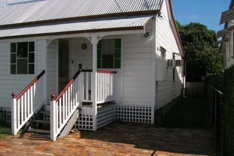Pine Cottage - Accommodation Melbourne 0