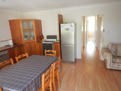 Pine Cottage - Accommodation Melbourne 3