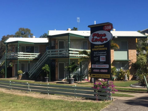Pine Lodge - Accommodation Melbourne 0