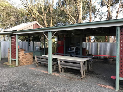 Pinewood Caravan Park - Accommodation Melbourne 0