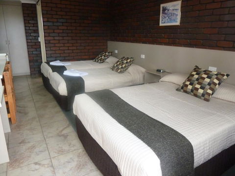Pioneer Lodge Motel - Accommodation Melbourne 0