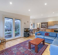 Plovers Rest - central 3 bedroom cottage with small orchard - Accommodation Melbourne