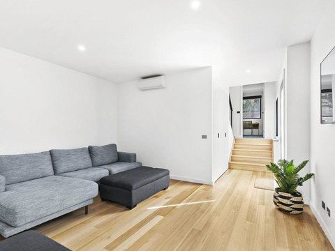 POINT BREAK , NEW LISTING 2019,  - Accommodation Melbourne 3