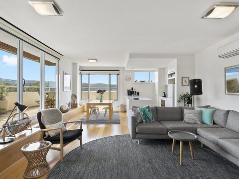 POINT GREY APARTMENT ONE - VIEWPOINT - Accommodation Melbourne 2