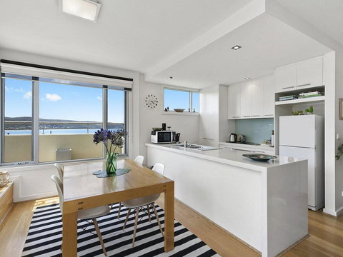 POINT GREY APARTMENT ONE - VIEWPOINT - Accommodation Melbourne 1