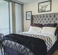 Presidential 3-bed 2-bath balcony with pool included - Accommodation Melbourne