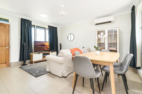 Private Pool, Big Backyard, Aircon - Paradise! - Accommodation Melbourne 1
