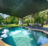 Private Pool Big Backyard Aircon - Paradise - Accommodation Melbourne