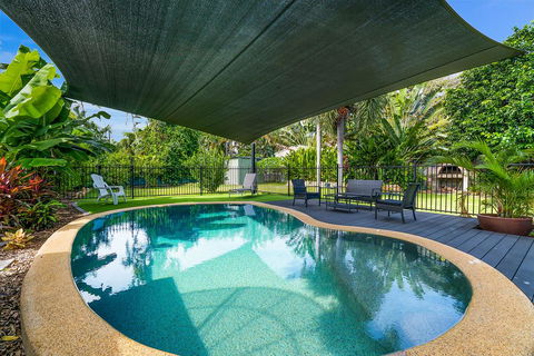 Private Pool, Big Backyard, Aircon - Paradise! - Accommodation Melbourne 0