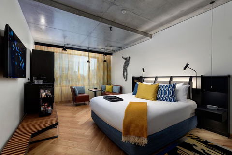 QT Melbourne - Accommodation Melbourne 2