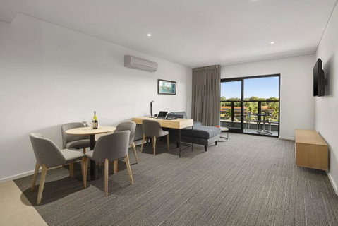 Quality Hotel Lakeside - Accommodation Melbourne 3