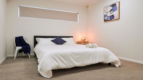 Quiet Large Balcony Living - Accommodation Melbourne 2