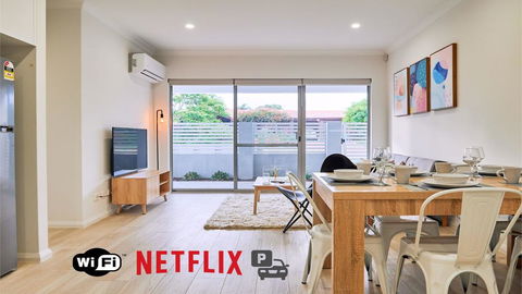 Quiet Large Balcony Living - Accommodation Melbourne 0