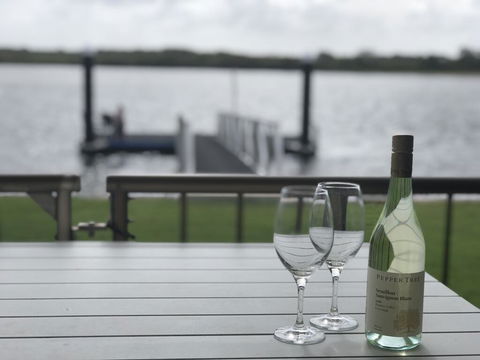 Quiet River Front Escape Walk To Ocean Street & Shops - Accommodation Melbourne 0