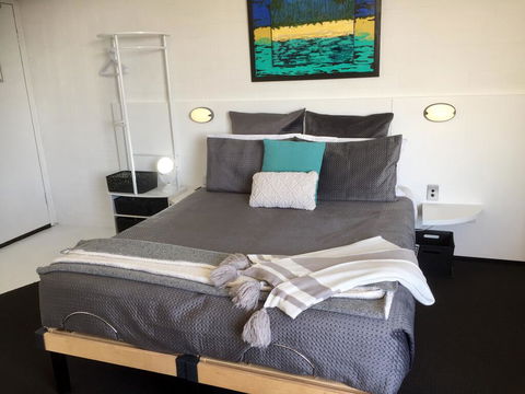Ramada Resort Studio Split Queen Electric Adjustable Bed - Accommodation Melbourne 1