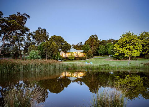 Raynella Alpaca Farmstay - Melbourne 4u 0